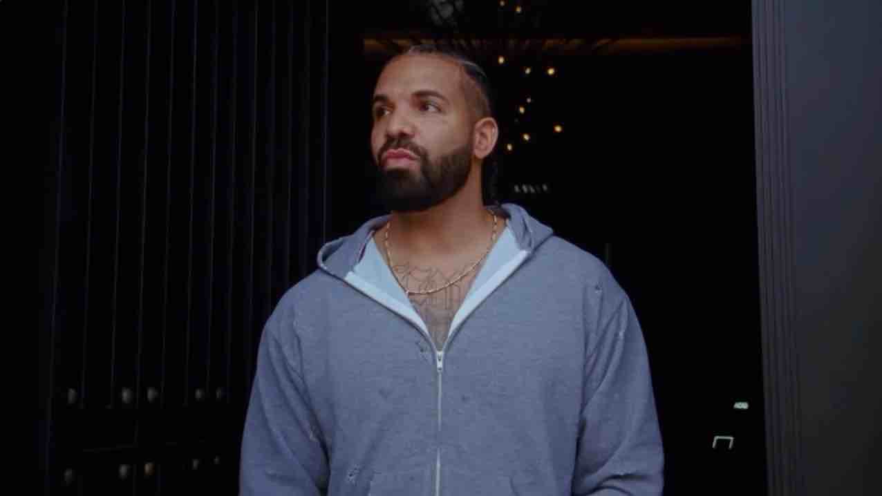 Video of Drake and pornstar Lena The Plug at Drake’s house
